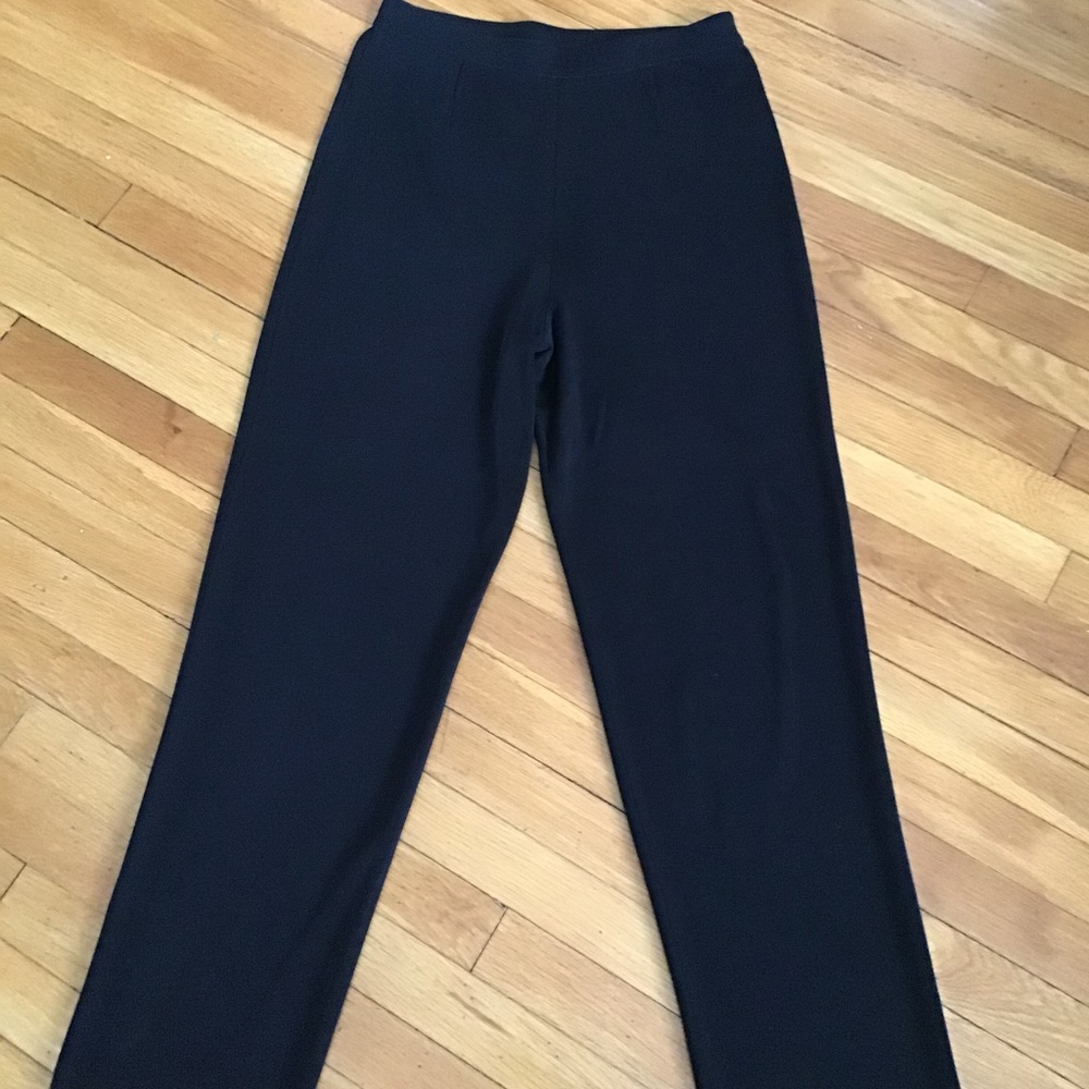 EXCLUSIVELY MISOOK BLACK STRAIG LEG KNIT PANTS. M.